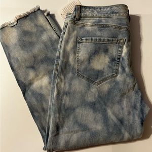 NWTs INC International Concepts Women's Acid Wash Crop Jeans Size 10/30